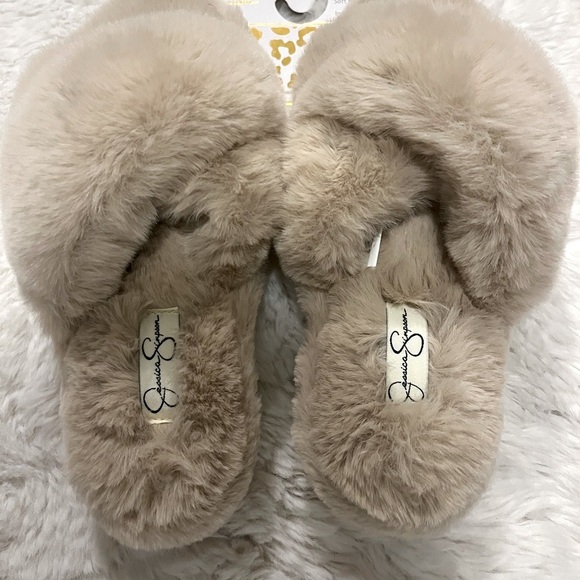 Jessica Simpson Tan Fluffy Slippers women’s size 7-8 Medium - Picture 2 of 5